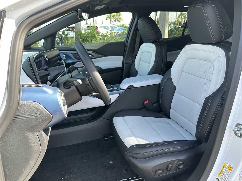 new 2025 Chevrolet Equinox EV car, priced at $38,690