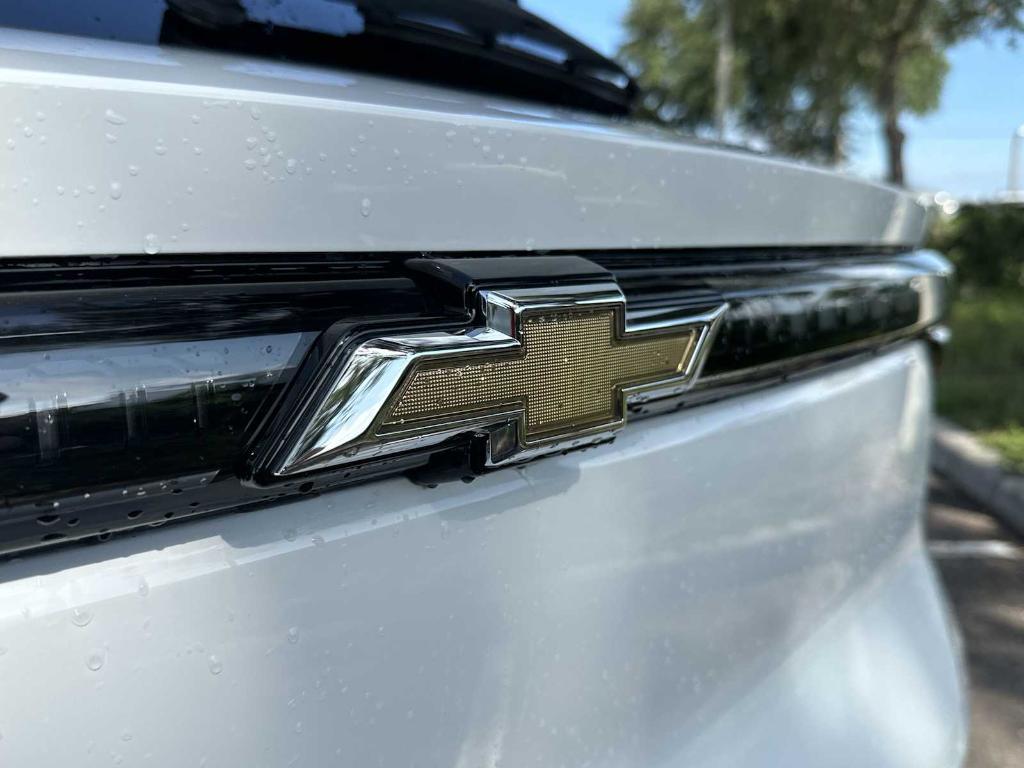 new 2025 Chevrolet Equinox EV car, priced at $38,690