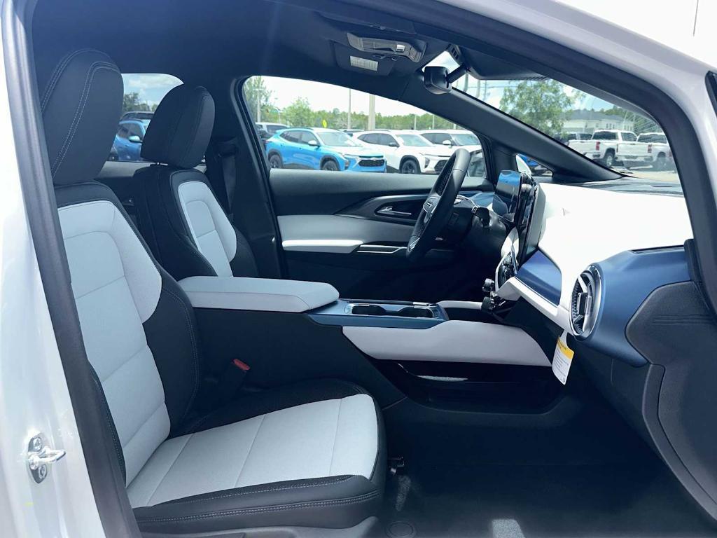 new 2025 Chevrolet Equinox EV car, priced at $35,015