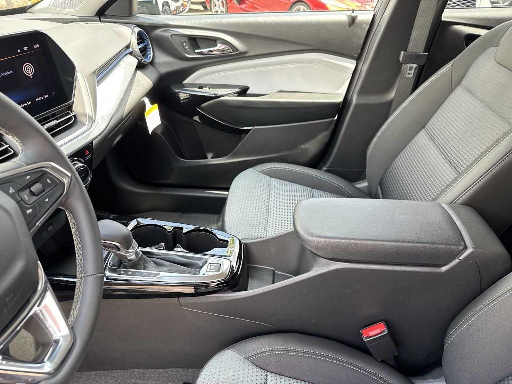 new 2025 Chevrolet Trax car, priced at $22,275