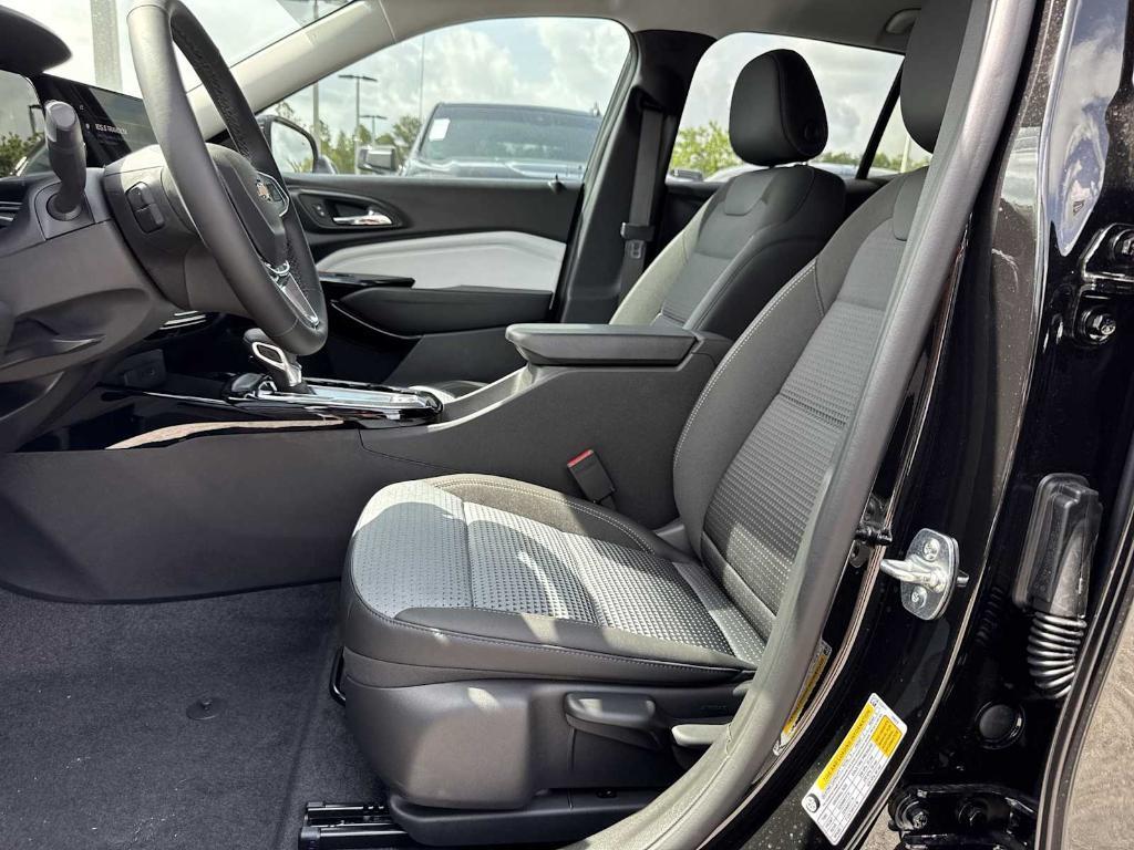 new 2025 Chevrolet Trax car, priced at $22,275