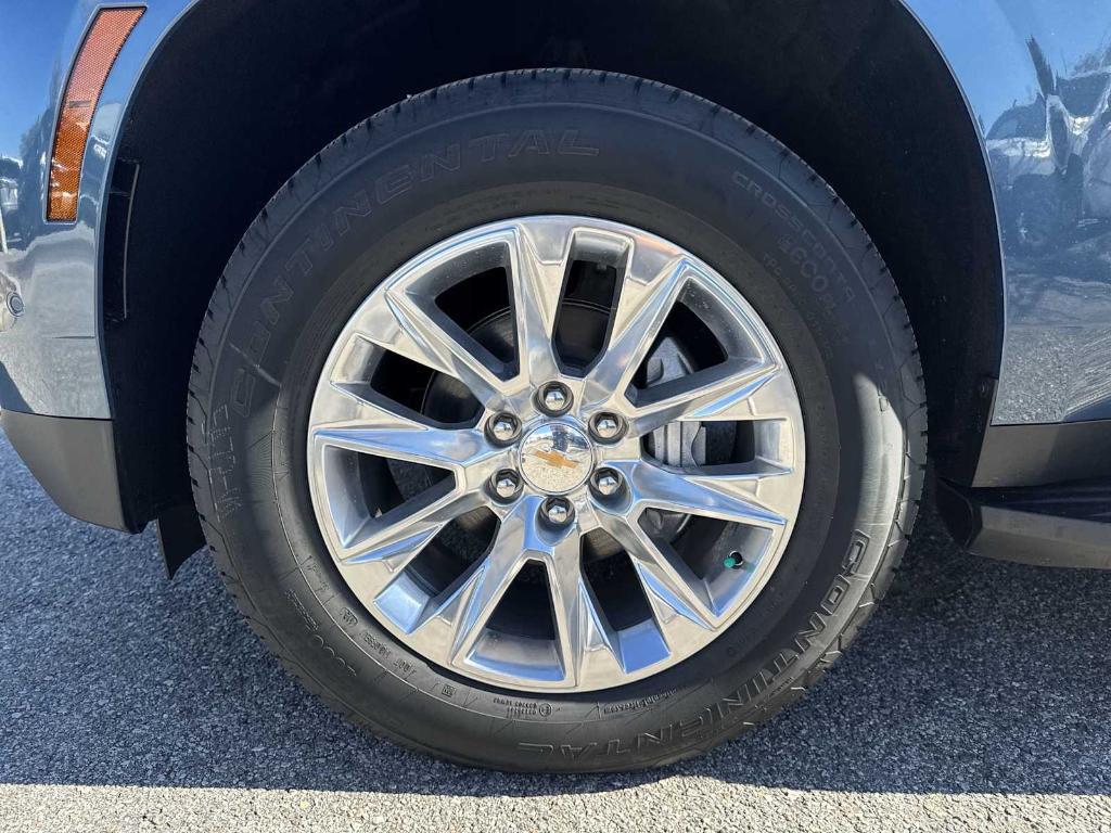 new 2025 Chevrolet Suburban car, priced at $72,590