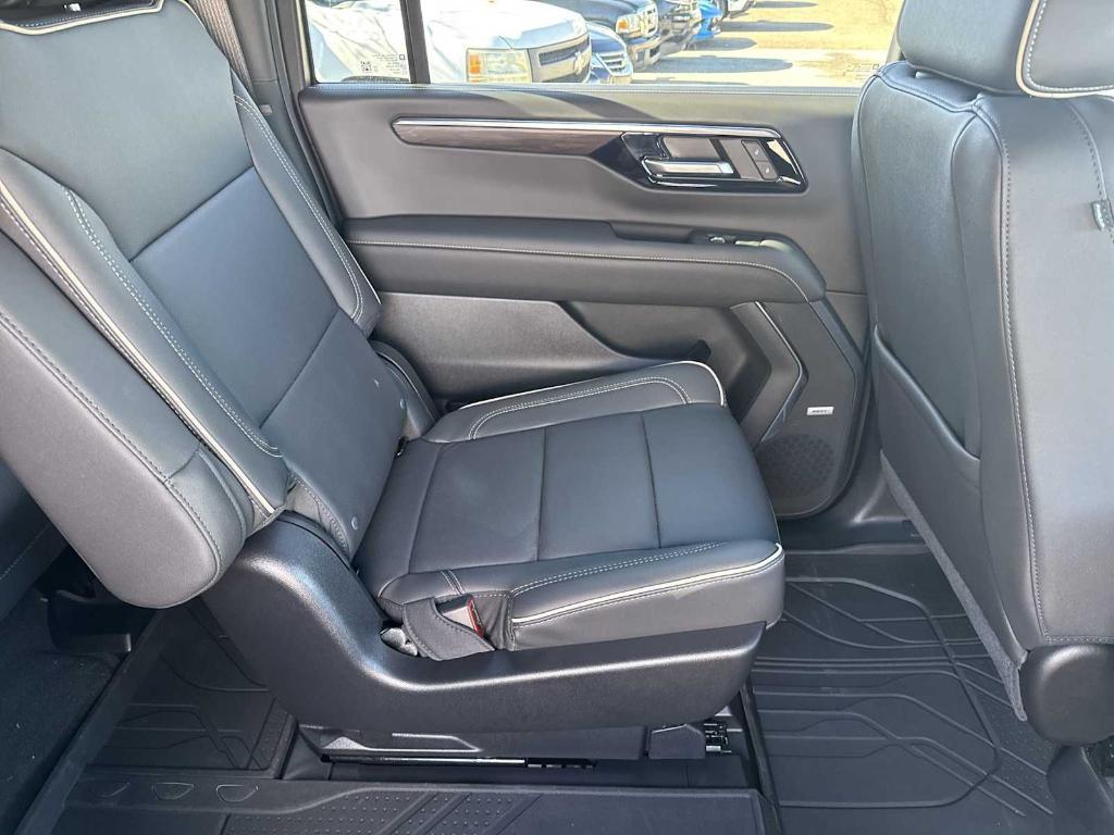 new 2025 Chevrolet Suburban car, priced at $72,590