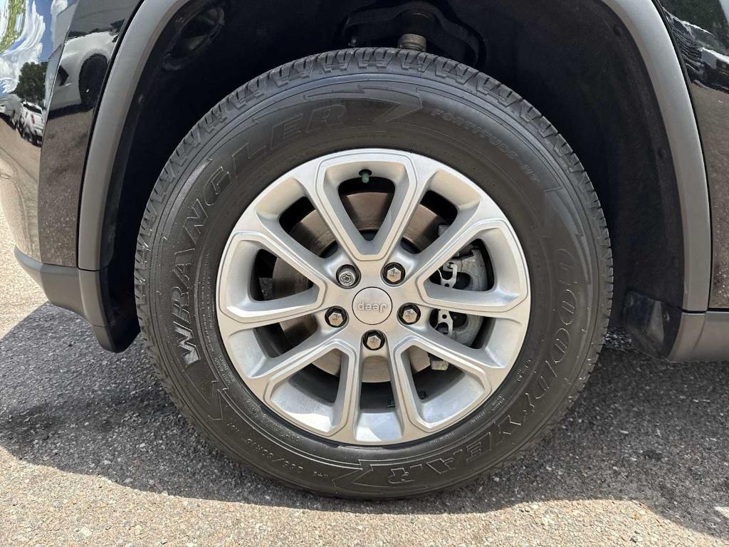 used 2021 Jeep Grand Cherokee car, priced at $19,997