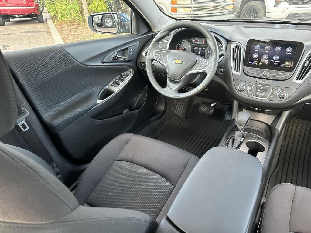 new 2025 Chevrolet Malibu car, priced at $23,270