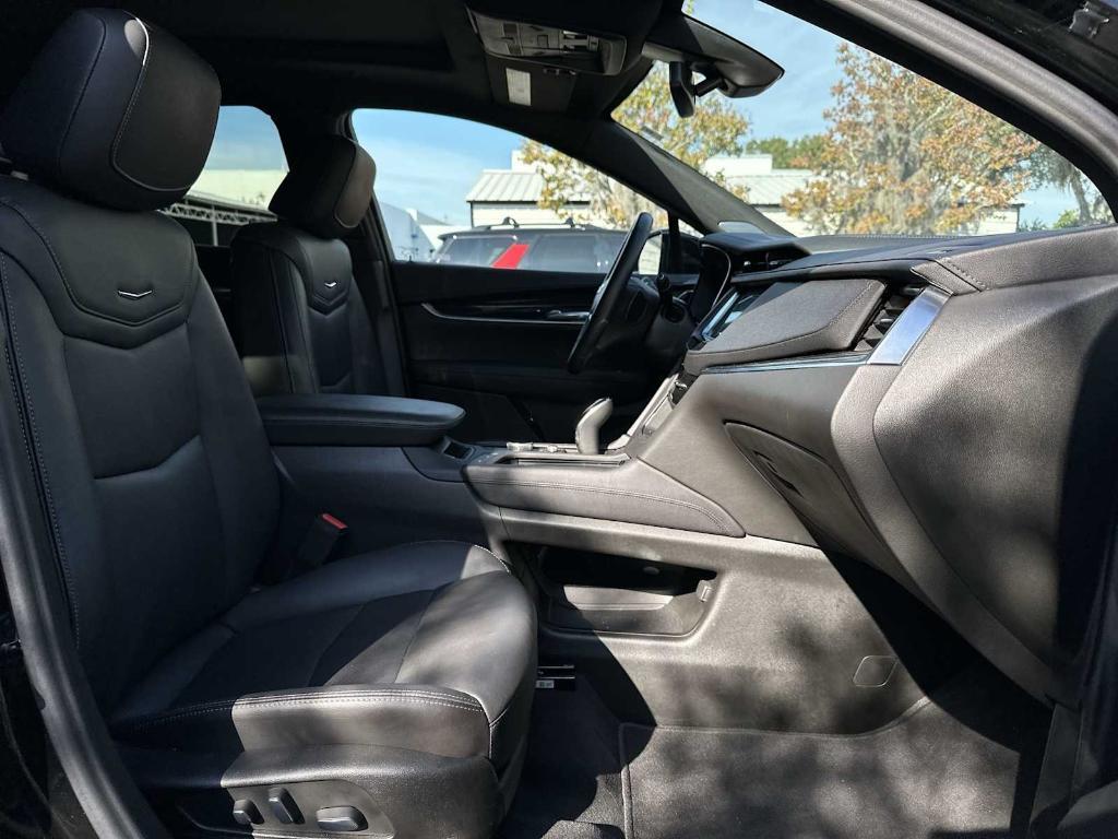 used 2025 Cadillac XT5 car, priced at $39,554
