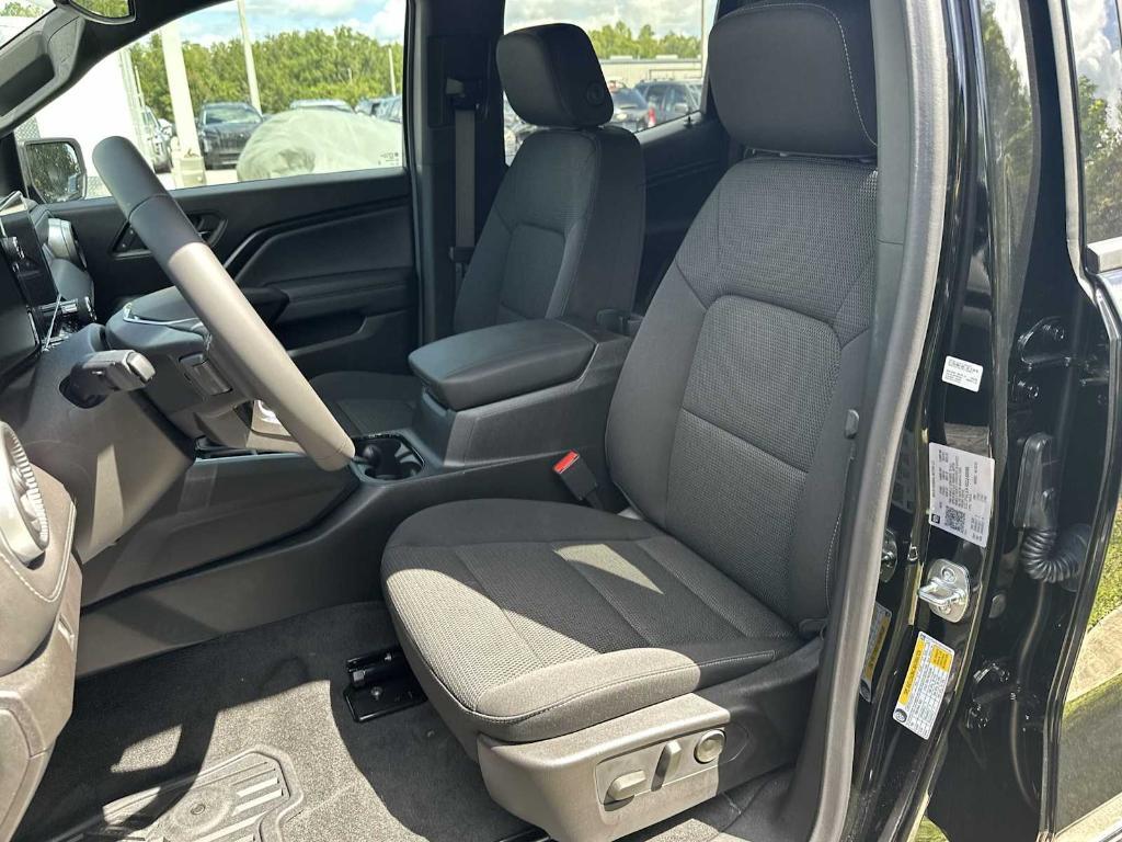 new 2025 Chevrolet Colorado car, priced at $33,235