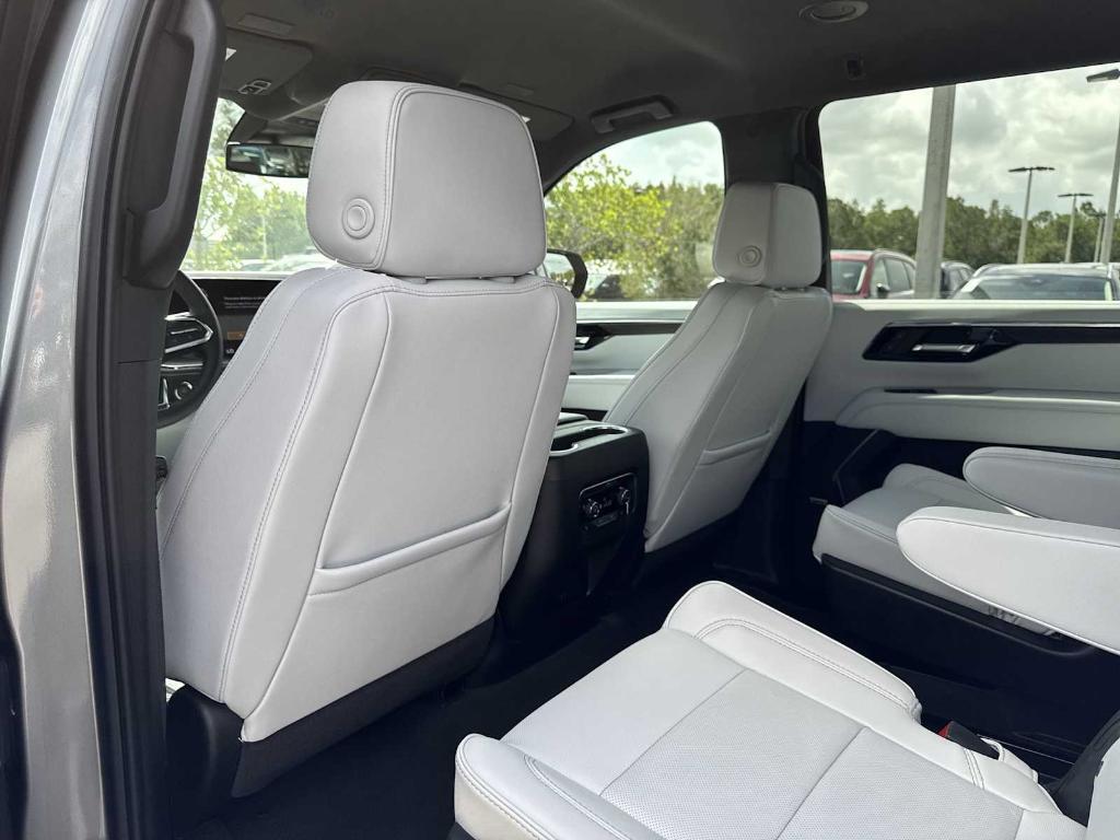new 2025 Chevrolet Suburban car, priced at $77,620