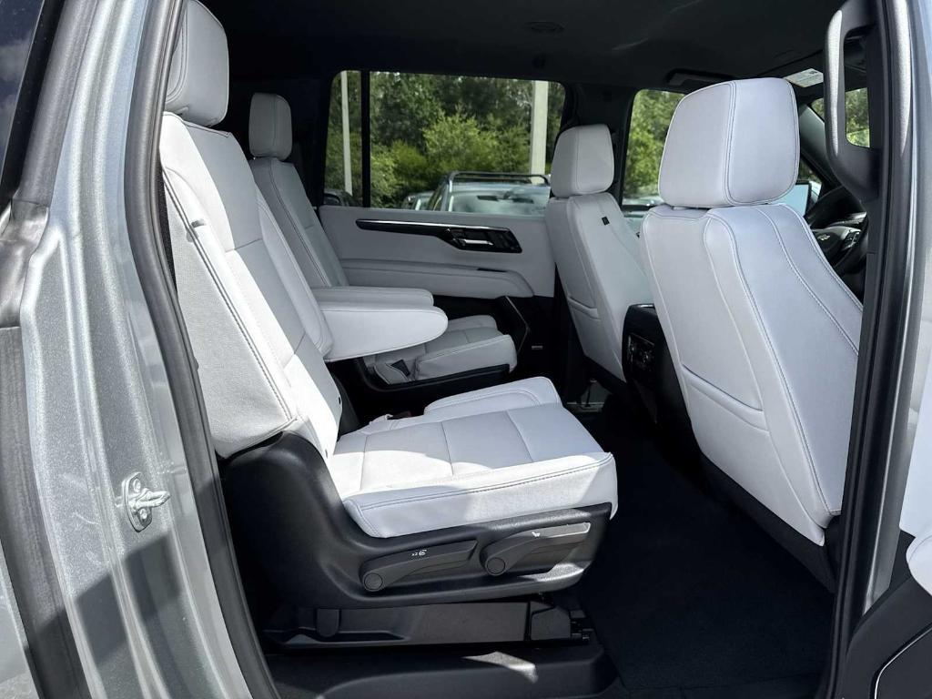new 2025 Chevrolet Suburban car, priced at $77,620