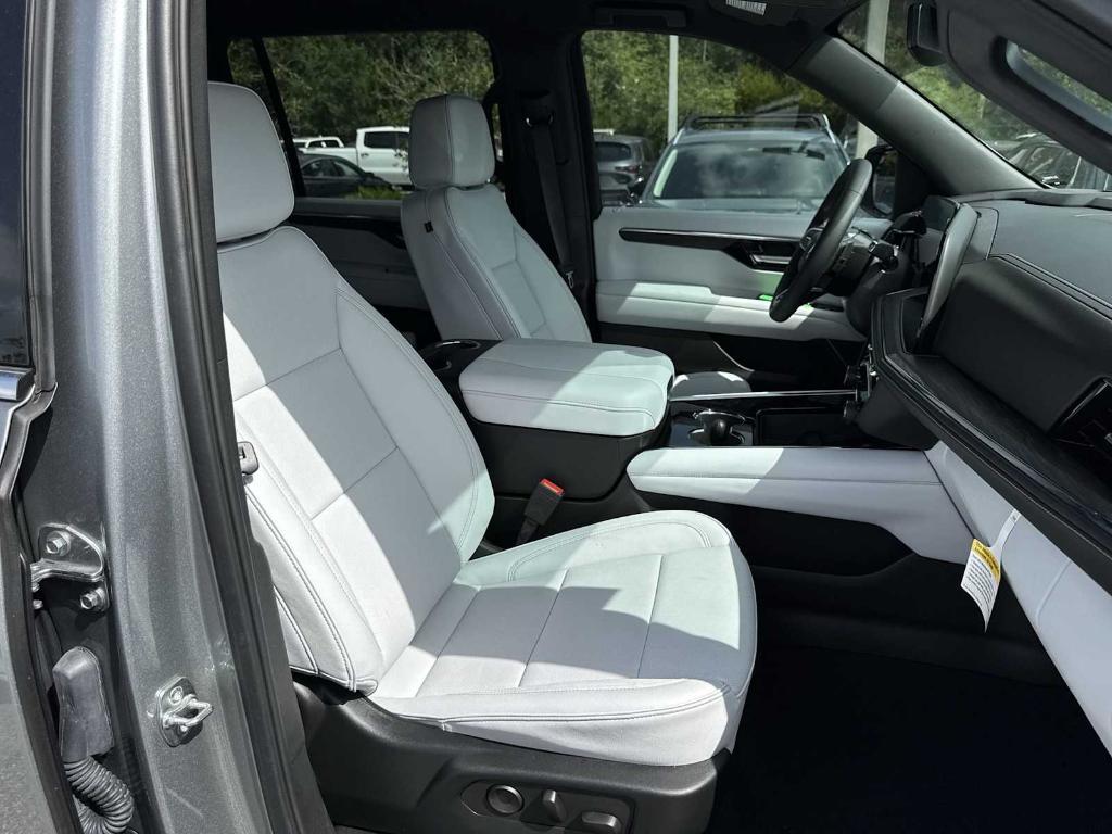 new 2025 Chevrolet Suburban car, priced at $77,620