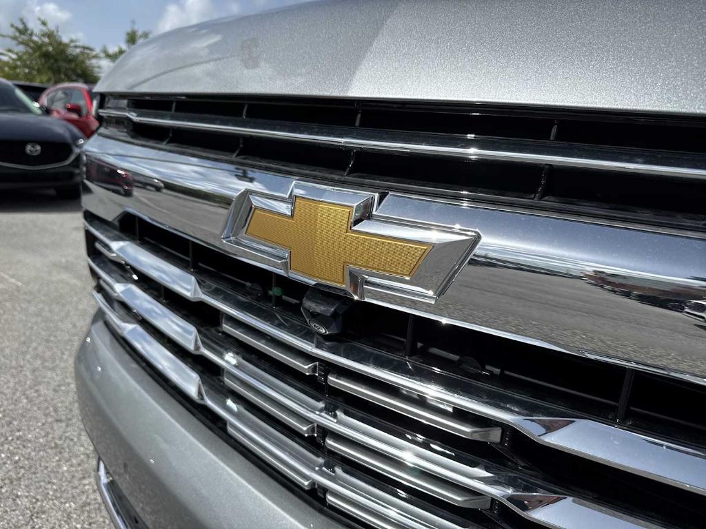 new 2025 Chevrolet Suburban car, priced at $77,620
