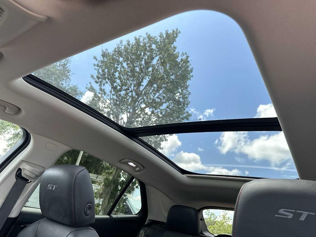 used 2023 Buick Envision car, priced at $23,997