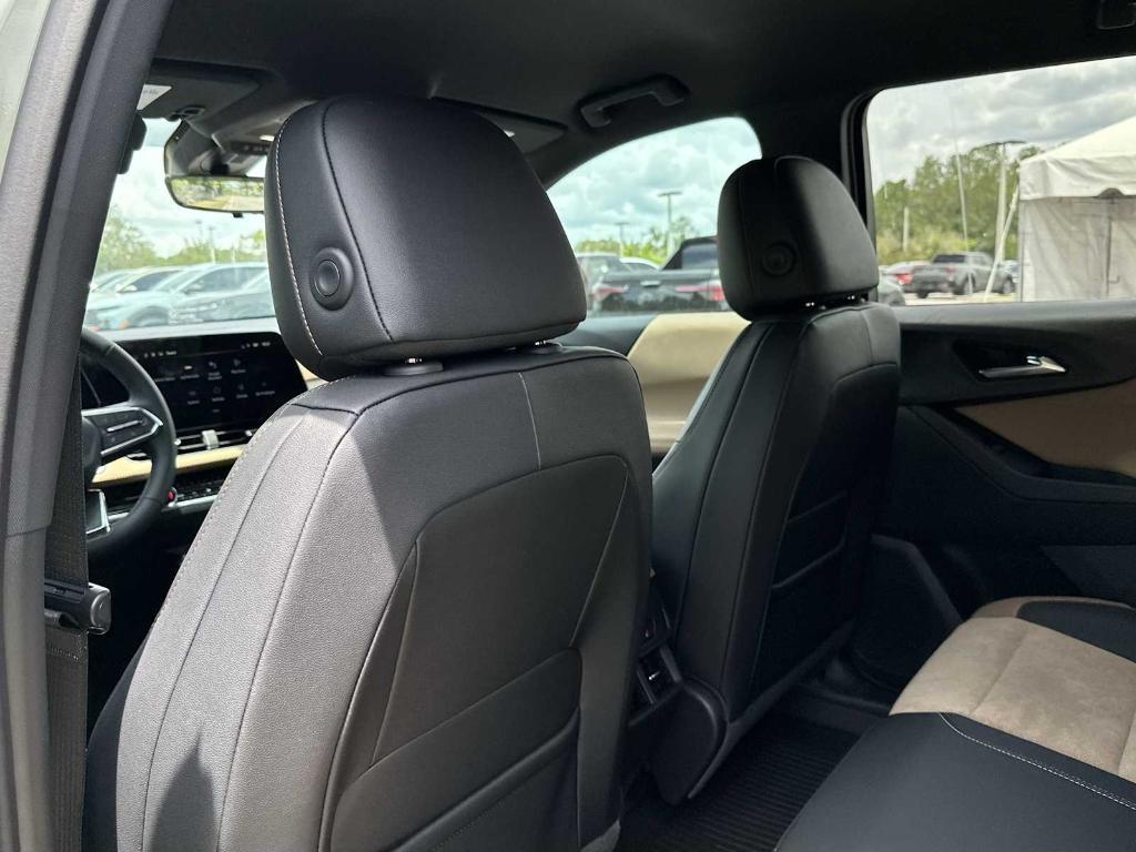 new 2026 Chevrolet Equinox car, priced at $32,015