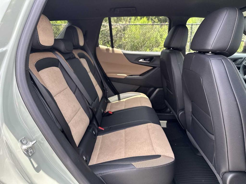 new 2026 Chevrolet Equinox car, priced at $32,015