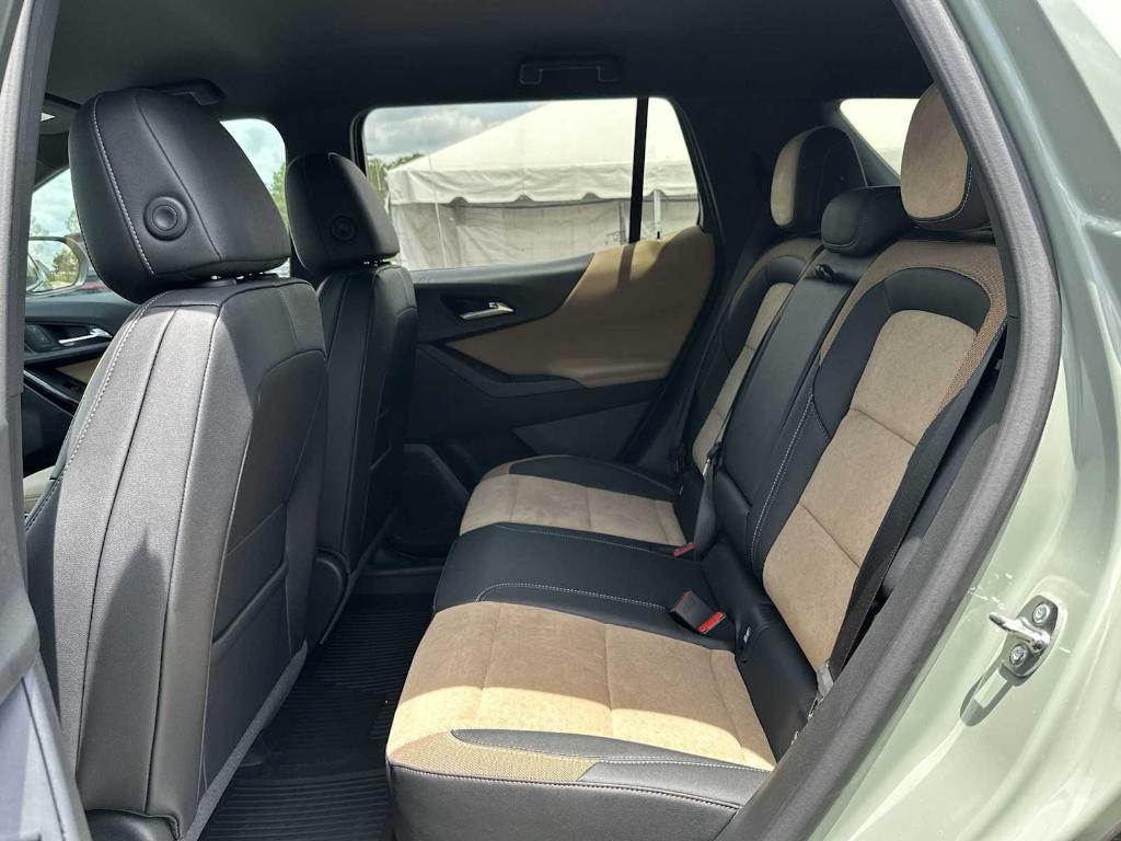 new 2026 Chevrolet Equinox car, priced at $32,015