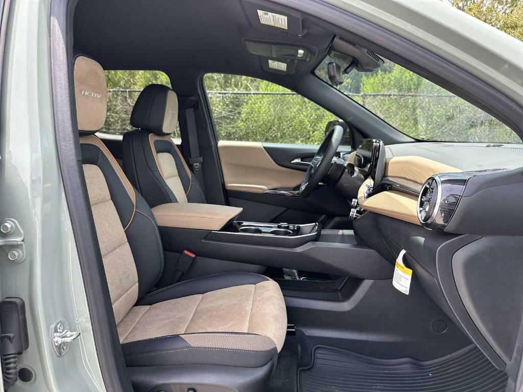 new 2026 Chevrolet Equinox car, priced at $32,015