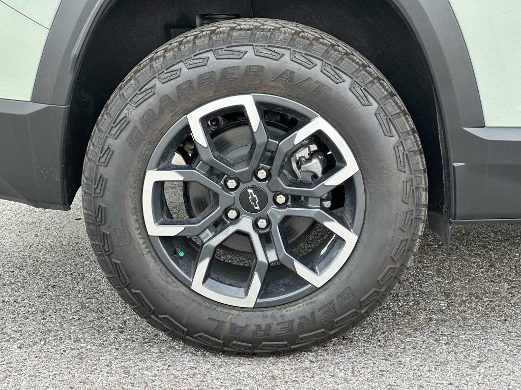 new 2026 Chevrolet Equinox car, priced at $32,015