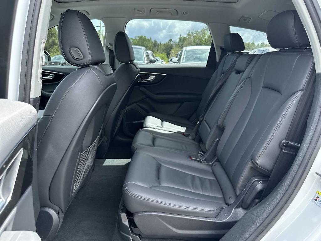 used 2024 Audi Q7 car, priced at $38,809