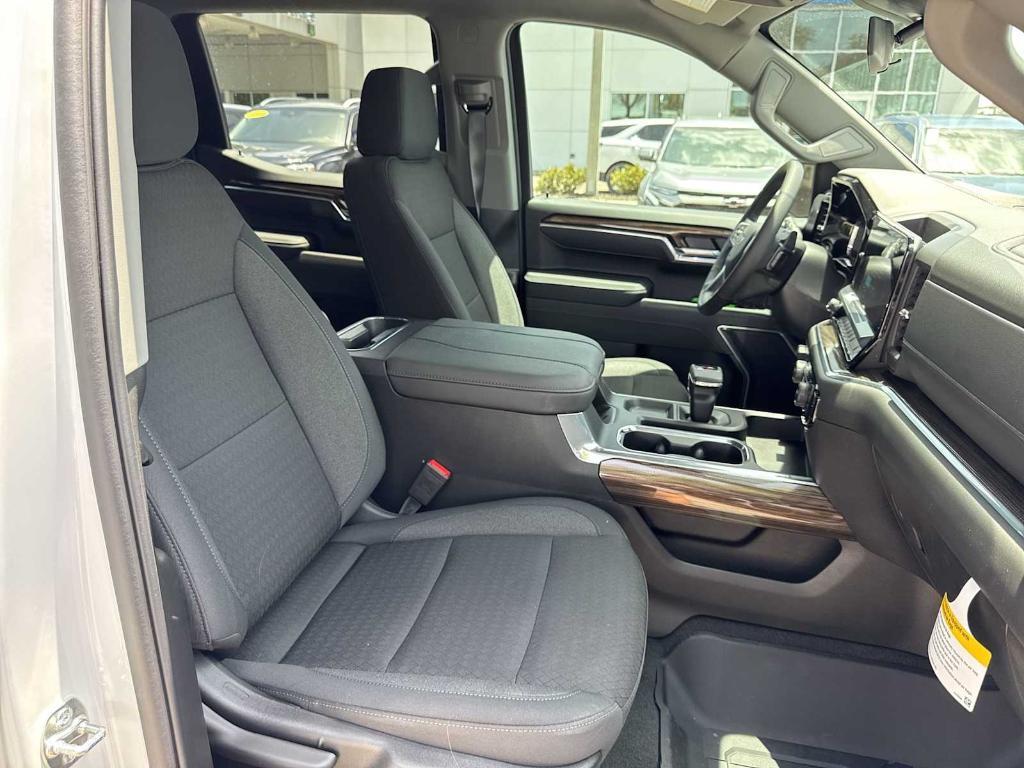 new 2025 Chevrolet Silverado 1500 car, priced at $45,560