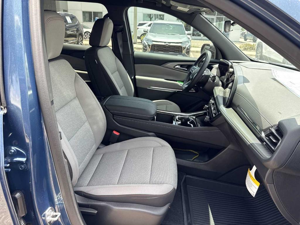 new 2025 Chevrolet Traverse car, priced at $40,545