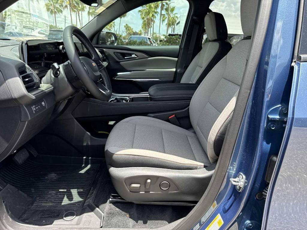new 2025 Chevrolet Traverse car, priced at $40,545