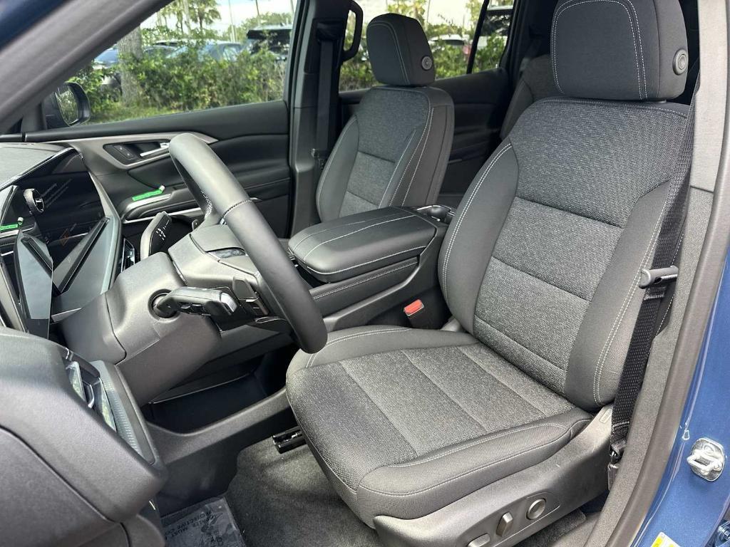 new 2025 Chevrolet Traverse car, priced at $37,965