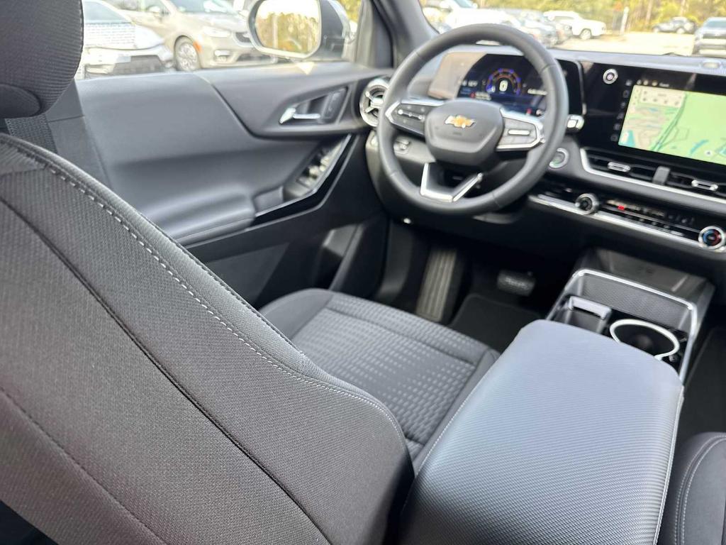 new 2025 Chevrolet Equinox car, priced at $26,995