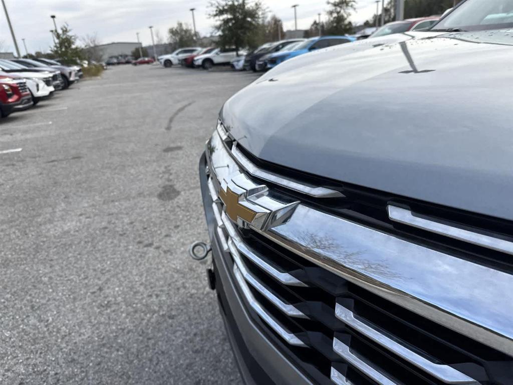 new 2025 Chevrolet Equinox car, priced at $31,645