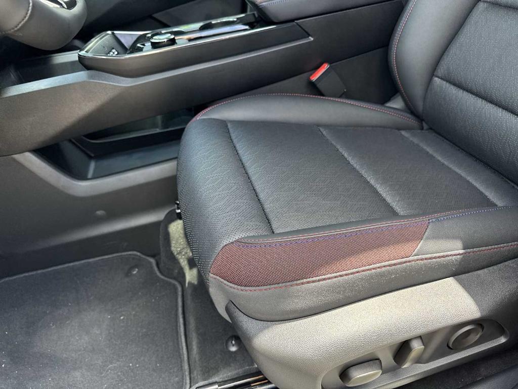 new 2026 Chevrolet Equinox car, priced at $33,285
