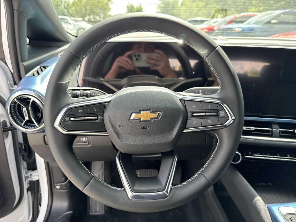 new 2025 Chevrolet Equinox EV car, priced at $34,440