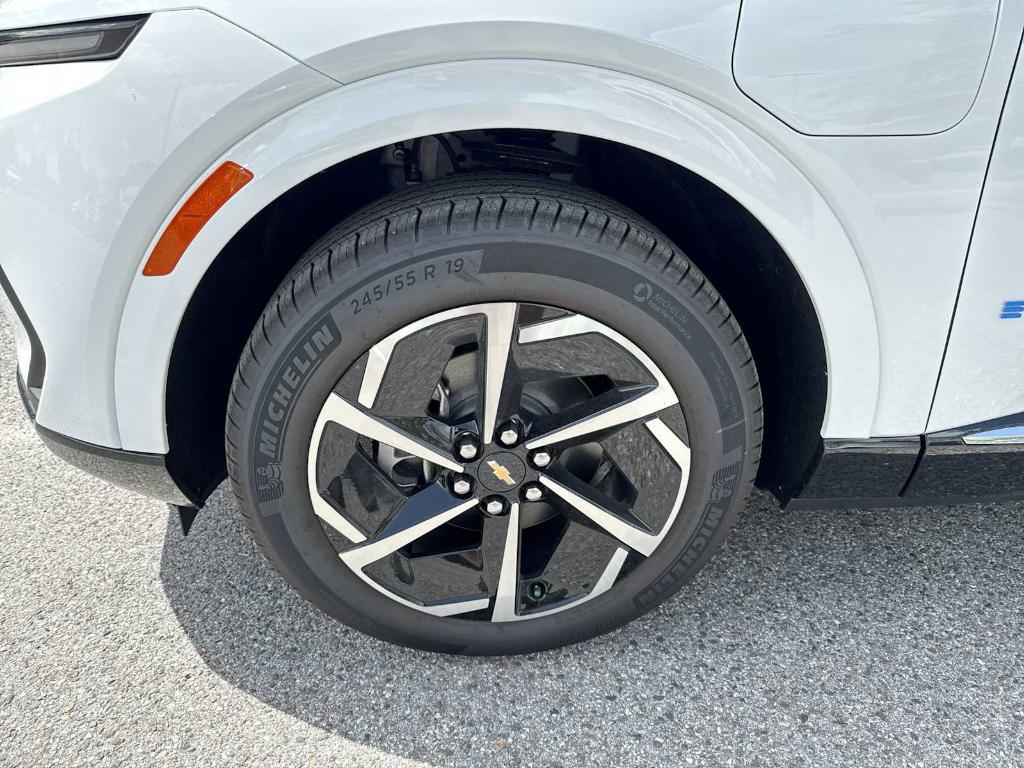 new 2025 Chevrolet Equinox EV car, priced at $34,440
