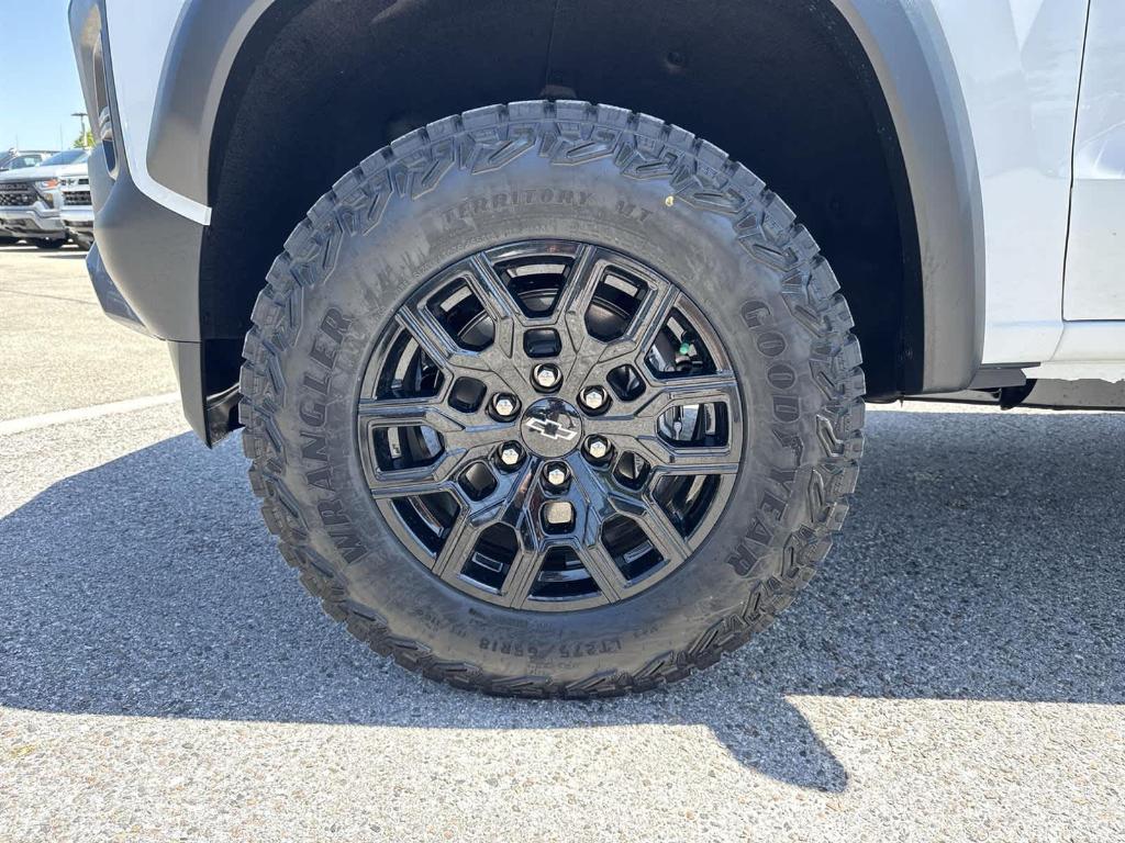new 2025 Chevrolet Colorado car, priced at $39,940