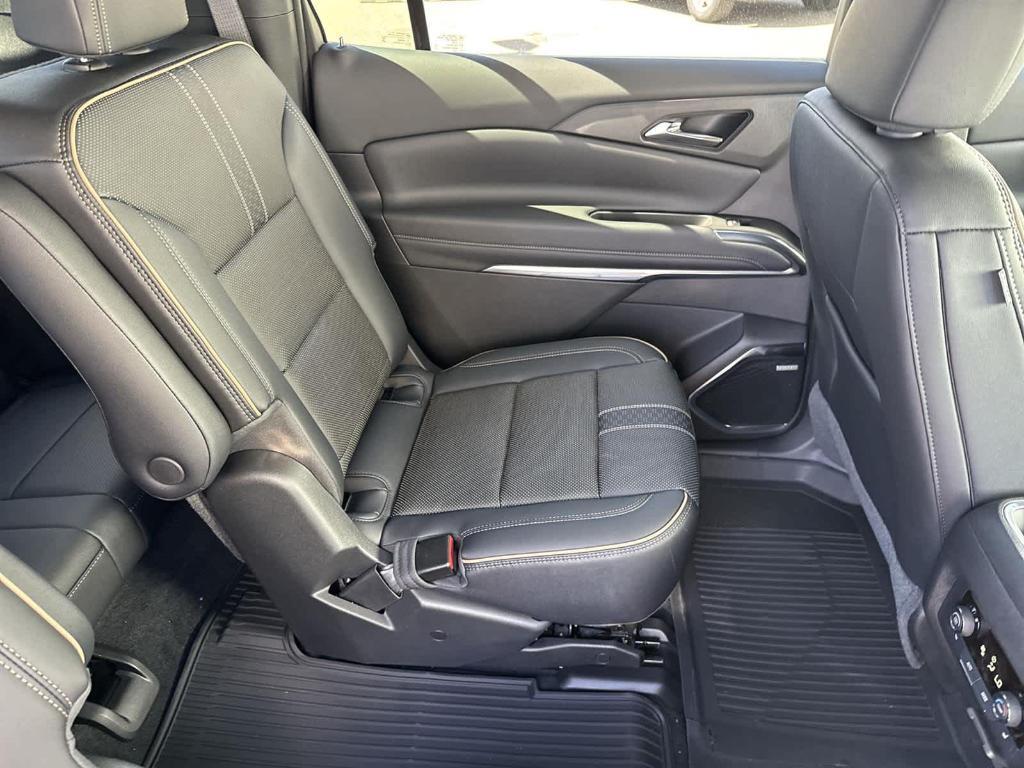 new 2025 Chevrolet Traverse car, priced at $54,040