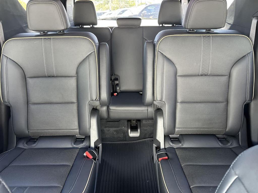 new 2025 Chevrolet Traverse car, priced at $54,040