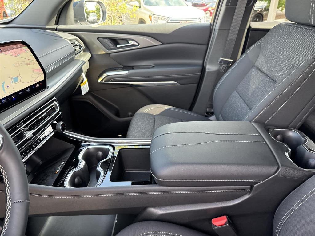 new 2025 Chevrolet Traverse car, priced at $40,545