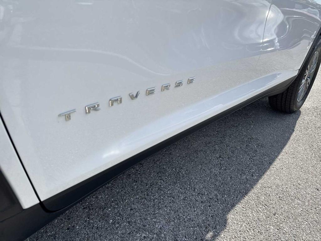 new 2025 Chevrolet Traverse car, priced at $38,545