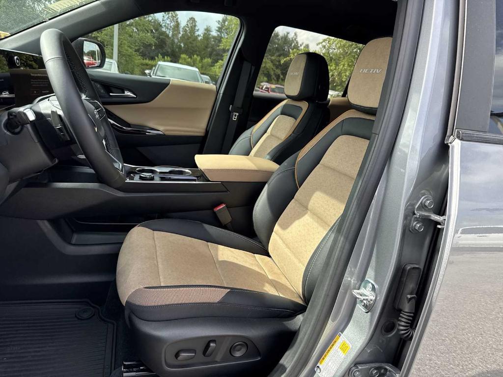 new 2026 Chevrolet Equinox car, priced at $32,015
