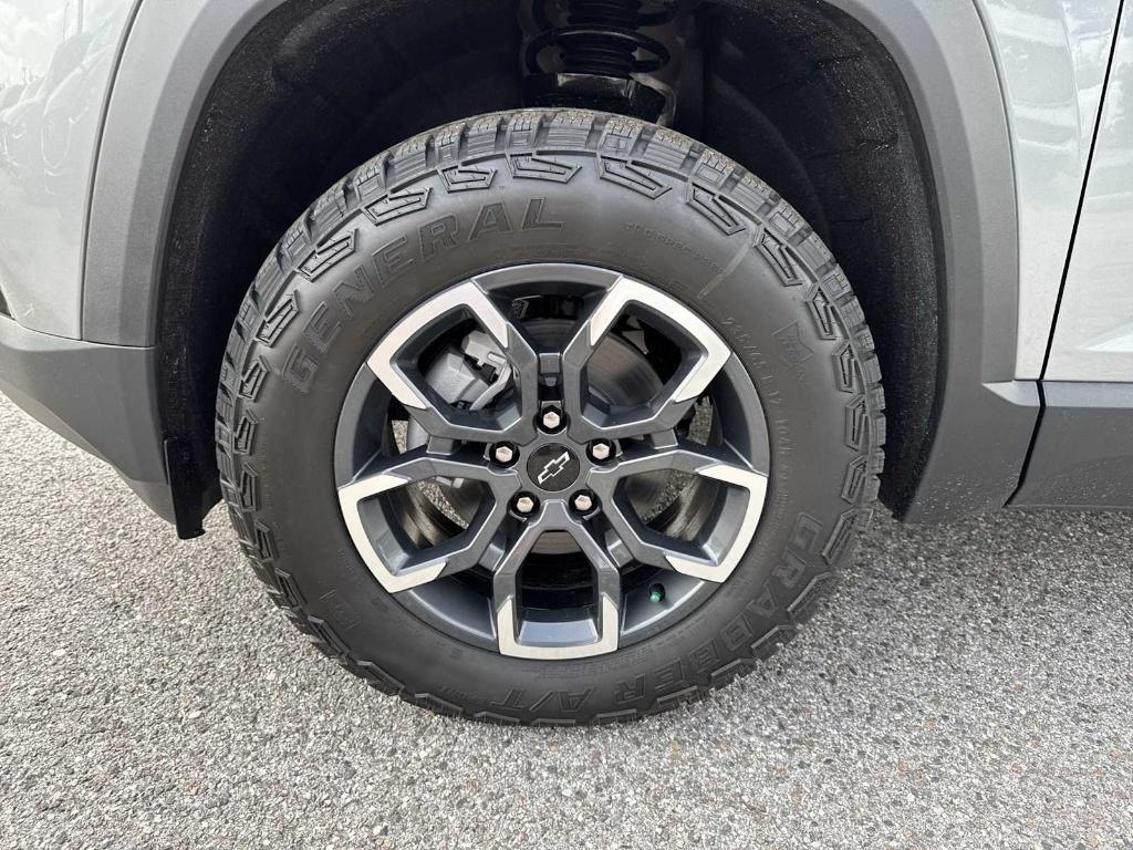 new 2026 Chevrolet Equinox car, priced at $32,015