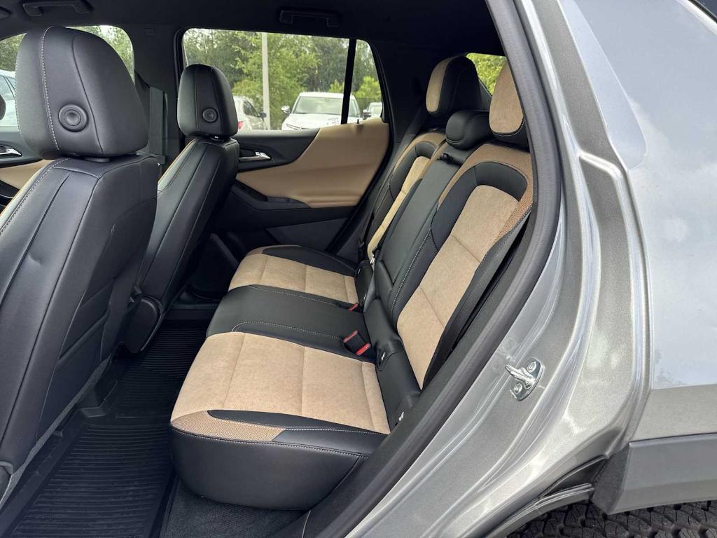new 2026 Chevrolet Equinox car, priced at $32,015