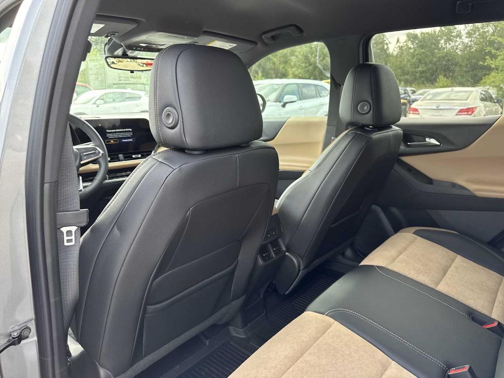 new 2026 Chevrolet Equinox car, priced at $32,015