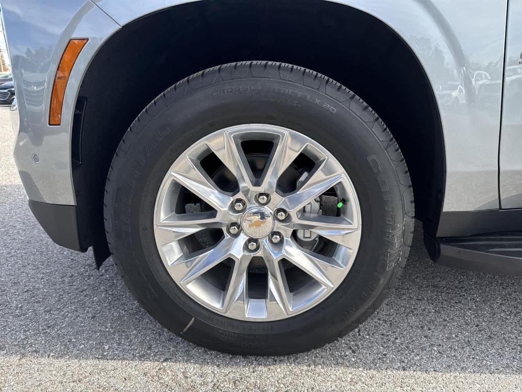 new 2025 Chevrolet Suburban car, priced at $76,590