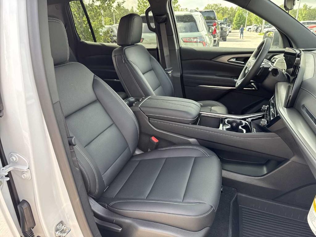 new 2025 Chevrolet Traverse car, priced at $41,545