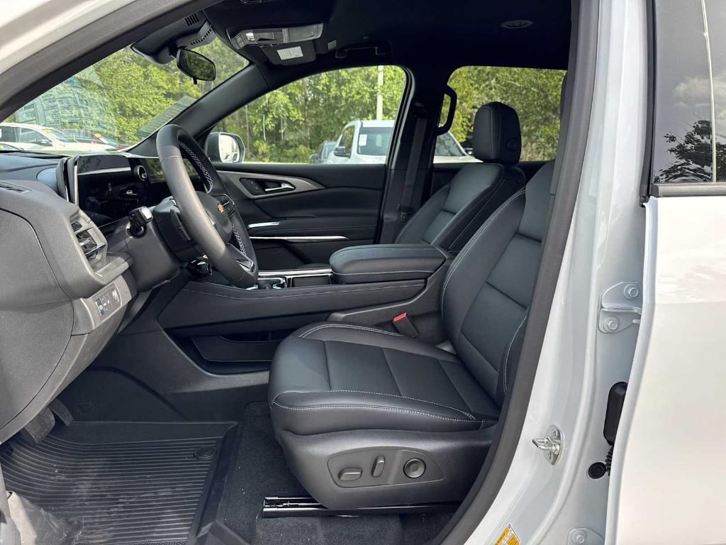 new 2025 Chevrolet Traverse car, priced at $41,545