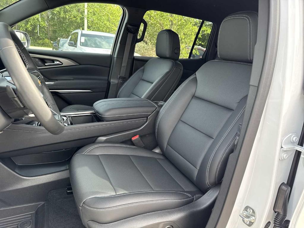new 2025 Chevrolet Traverse car, priced at $41,545