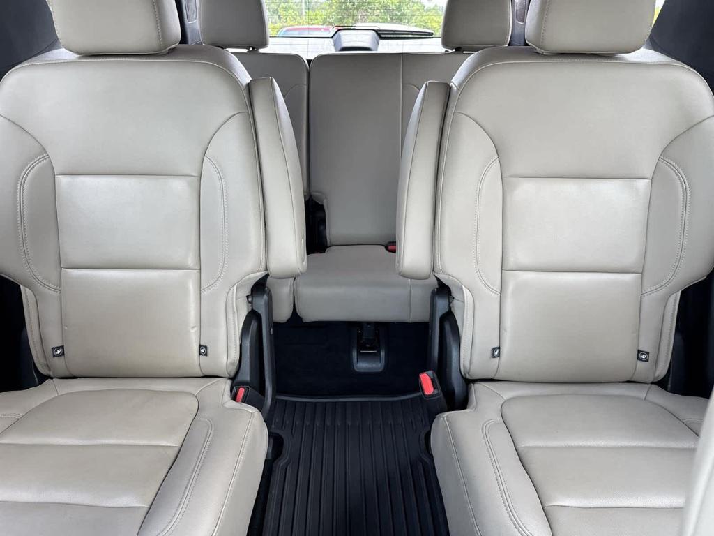 used 2023 Chevrolet Traverse car, priced at $28,997