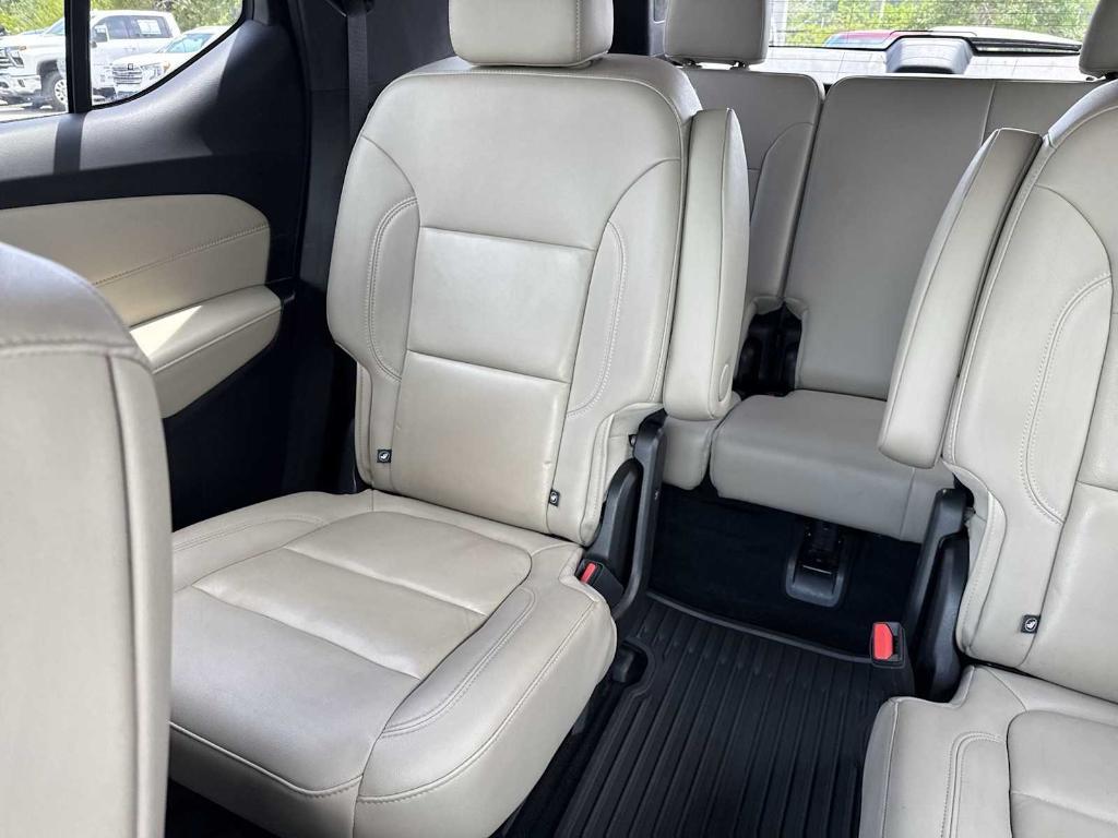 used 2023 Chevrolet Traverse car, priced at $27,129