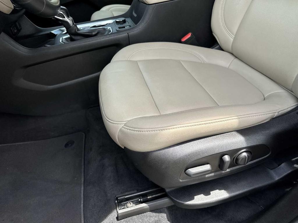 used 2023 Chevrolet Traverse car, priced at $27,129