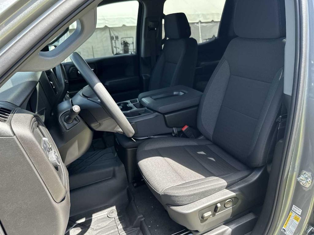 new 2025 Chevrolet Silverado 1500 car, priced at $38,160