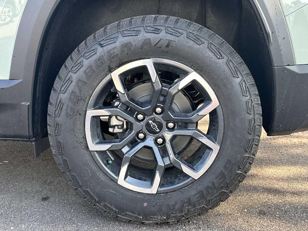 new 2026 Chevrolet Equinox car, priced at $32,530