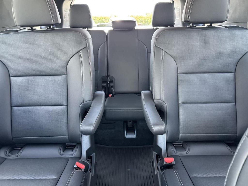 new 2025 Chevrolet Traverse car, priced at $45,680